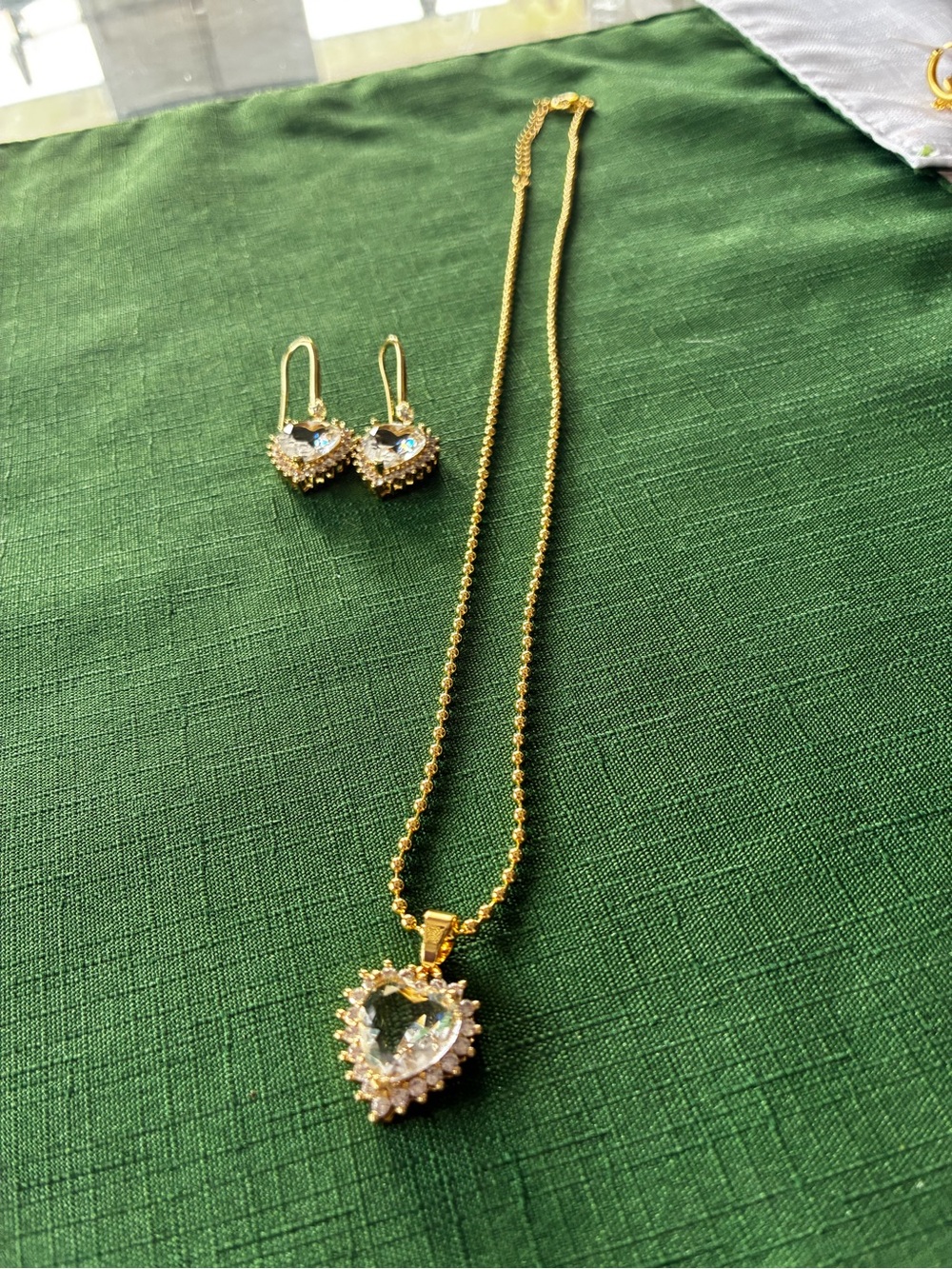 NWOT Heart jewelry set with rhinestones